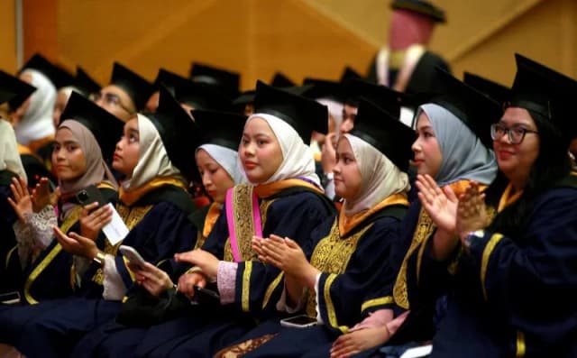 Image accompanying “Degrees are starting points, not finish lines, in a shifting labour market”